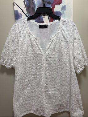 Lane Bryant White Eyelet Split V-Neck Short Sleeve Top